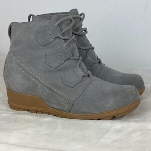 Sorel Gray Lace Up Boots with Tan Soles